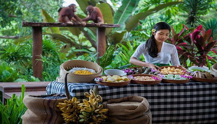 Bali Zoo Breakfast With Orangutan
